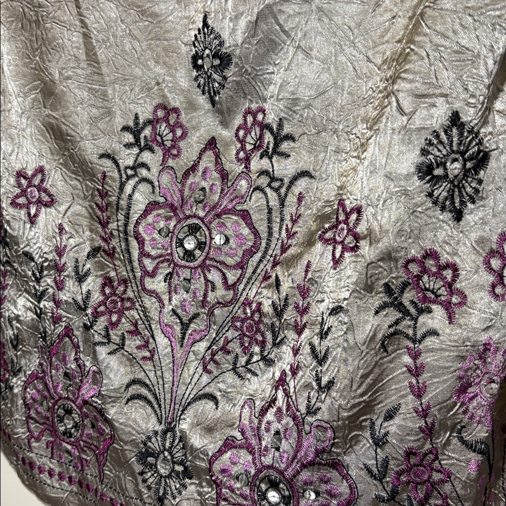 Floral Embroidered Top with Puff Sleeves - Picture 5 of 6